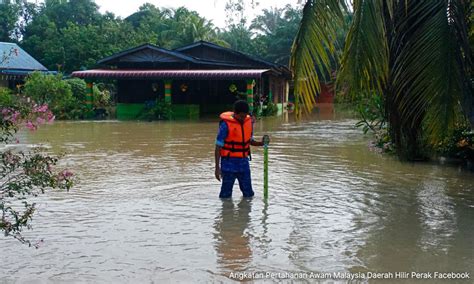 Number Of Flood Evacuees Rises In Perak Drops In Selangor