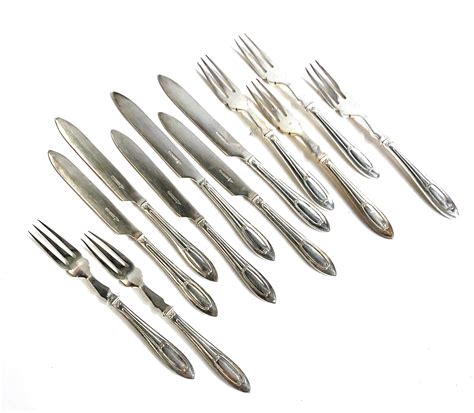 Lot A Set Of Six Walker Hall Silver Plate Fruit Knives Forks