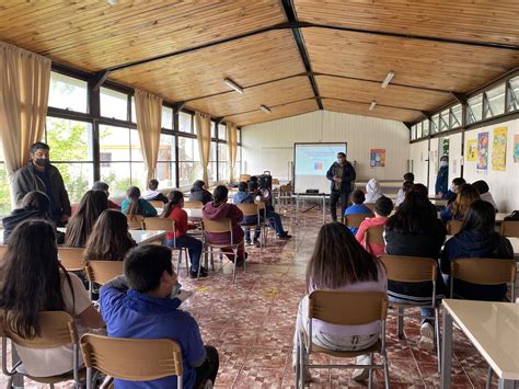 Senda Previene Santa Cruz realizó taller sobre drogas en escuela rural