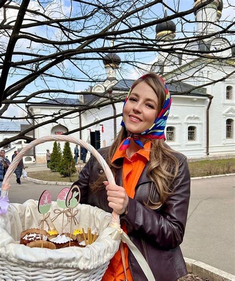 Пасха 2022: как звезды встретили светлый праздник | Lisa.ru