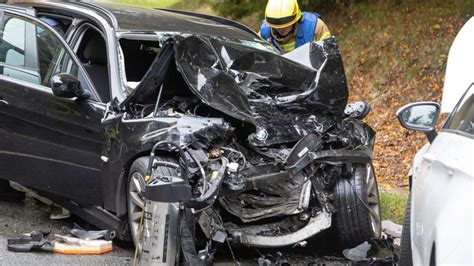 Unfall Mit Lkw Zwei Schwerverletzte Und Ein Toter Hund Ilmenau