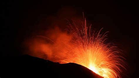 Italys Stromboli Volcano Erupts With High Intensity