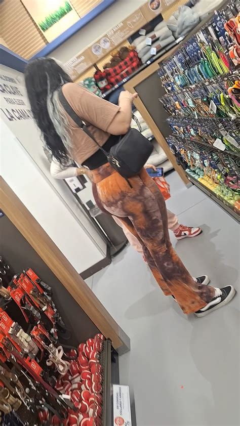 Thick Latina In Brown Leggings Oc Spandex Leggings Yoga Pants Forum