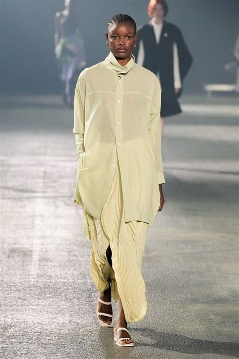 Issey Miyake Spring 2023 Fashion Show | The Impression