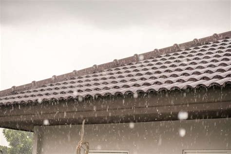 Roof Leaks in Heavy Rain: Causes, Solutions, and Prevention