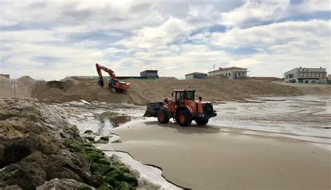 Vendays Montalivet Des Travaux De Rechargement En Sable Sur La Plage