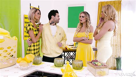 Briana Banks Threesome Porn Videos XCafe