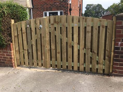 Hit & Miss Double Driveway Gates