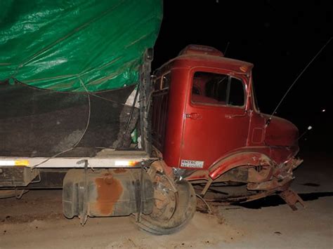 G1 Suspeito De Tráfico é Preso Após Bater Carro Em Caminhão Durante