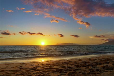 Beach sunset at Kihei, Maui, Hawaii Photograph by Felipe Sanchez