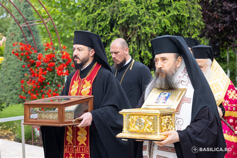 Moa Tele Sf Ntului Ioan Rusul I Ale Sf Ntului Luca Al Crimeei Au Fost