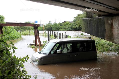 水没した車 写真素材 4611829 フォトライブラリー Photolibrary