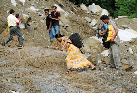 Massive Landslide On Badrinath Highway Leaves 14000 Pilgrims Stuck News Times Of India Videos