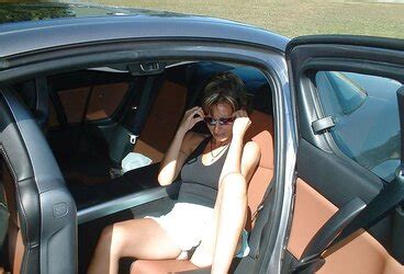 Super Hot Mummy Posing Bare And Gargling ZB Porn