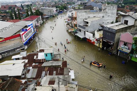 Banjir Kembali Macetkan Bandung