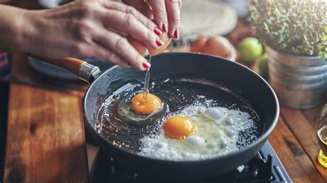 Why You Should Fry Your Eggs In Bacon Grease Womans World