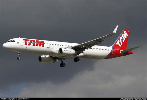 PT MXL TAM Linhas Aéreas Airbus A321 231 WL Photo by César Prieto ID