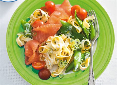 Zomerse Pastasalade Met Gerookte Zalm Frisse Dressing Recept