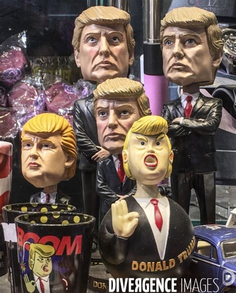 Statuettes A L Effigie De Donald Et Melania Trump Par Fr D Ric Reglain