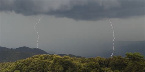 Orages violents cinq départements en vigilance rouge quelques dégâts