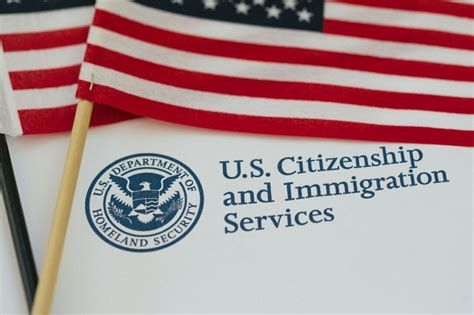 Nuevos aumentos en los precios de los trámites de USCIS a partir de