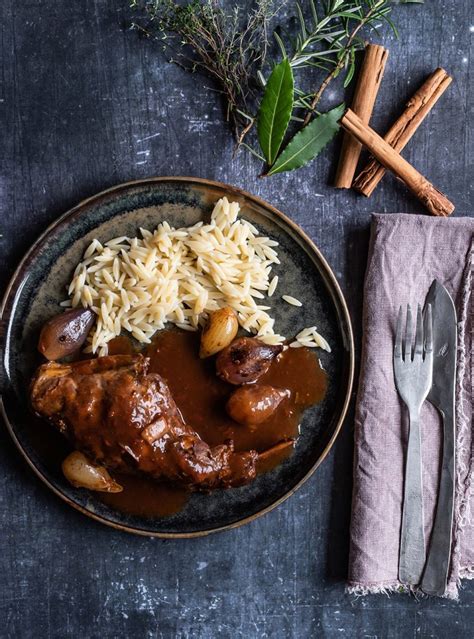 Stifado Mit Kaninchen Griechischer Schmortopf Oder Fleisch Eintopf