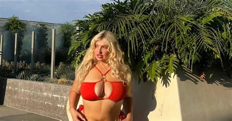 Unverschämt heiß Sarina Nowak im roten Cut Out Bikini