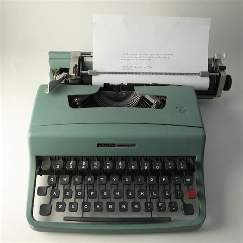 Máquina de escribir Olivetti Lettera 32 San Diogenes