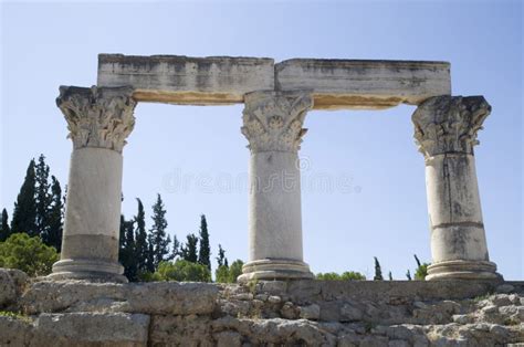 Corinthian Order Columns in Ancient Corinth in Greece Stock Photo - Image of monument, antique ...