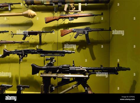 Collection of guns from World War Two Stock Photo - Alamy