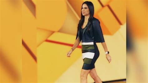 Paola Rojas Llega A Televisa Con Coqueto Vestido Y Enloquece A Todo