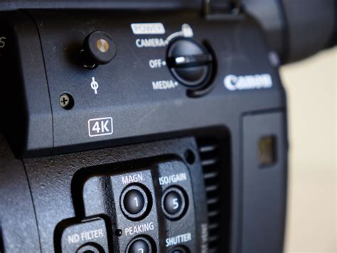 Canon C200 hands-on: 4K 60p, touchscreen AF, Canon Cinema RAW Light ...