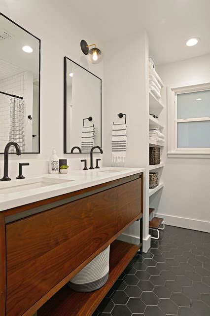 Midway Highlands Modern Bathroom Remodel Rétro Salle de Bain