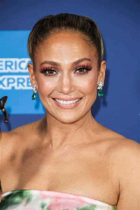 Jennifer Lopez Golden Globes Beauty Look Is Turning Heads