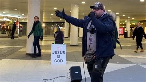 Tiden R Inne V Nd Om Sergels Torg Hl Ns City Stockholm