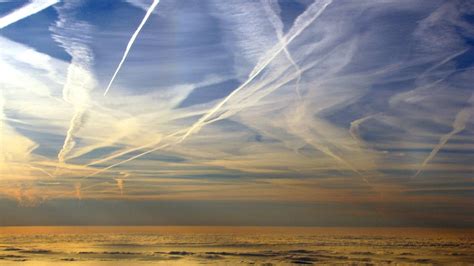 Contrails Change Temperatures On The Ground Beneath Them Kqed