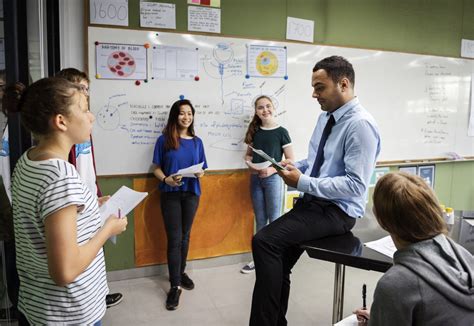 Apresentação De Um Trabalho Escolar - Apresentação De Trabalho Escolar - NAZAEDU