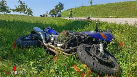 Oö Zwei Motorräder kollidieren bei Überholen eines Rettungsfahrzeuges