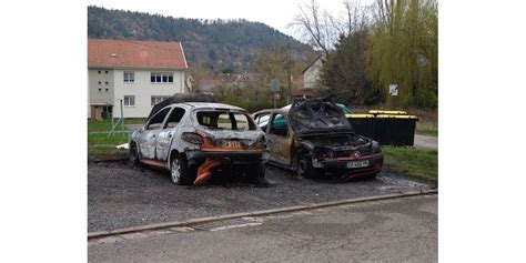 Vosges Feu De Voitures à Raon LÉtape Deux Véhicules Calcinés Au