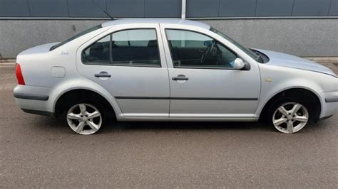 Volkswagen Bora 1 6 Vehículo De Desguace 1999 Gris