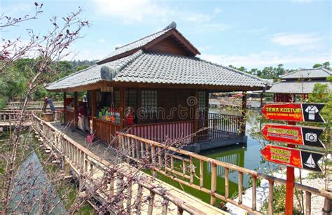 Floating Market in Lembang, Bandung, Indonesia. Editorial Photo - Image of beauty, huts: 202664771