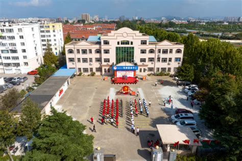 青岛西海岸新区隐珠街道大哨头社区举行“喜迎二十大 聚力新征程”庆国庆升国旗仪式 半岛网