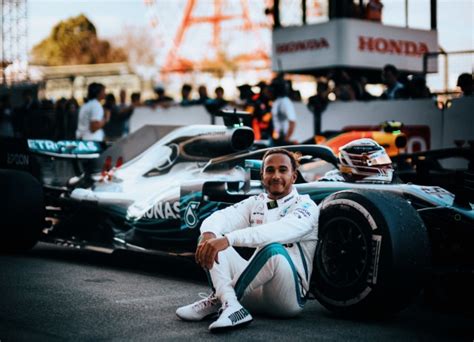 Lewis Hamilton Extiende Su Contrato Con Mercedes Hasta La Verdad