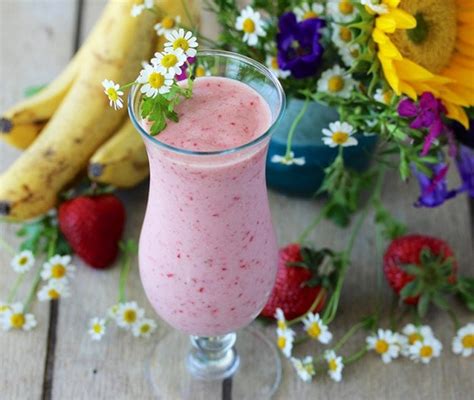 Starbucks Strawberry Smoothie Recipe - Cooking With Ruthie