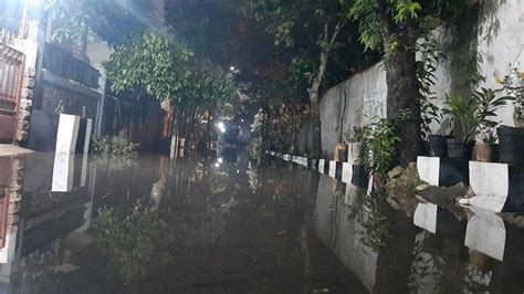 Sejumlah Wilayah Tangsel Dikepung Banjir Usai Dilanda Hujan Deras