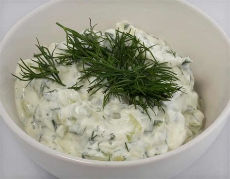 Auténtica receta griega de salsa tzatziki la salsa picante perfecta