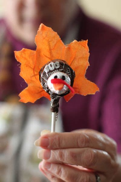 Tootsie Pop Turkey | Fun Family Crafts