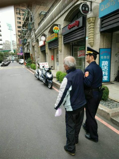 7旬翁天寒記錯地址 暖警攙扶助返家 生活 中時