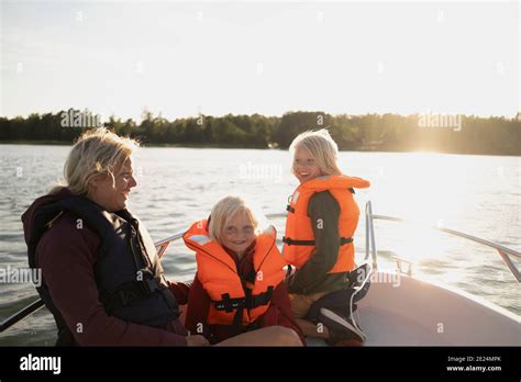 Bateau Enfants Banque De Photographies Et Dimages Haute R Solution