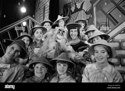 Aladdin pantomime photo call birmingham hippodrome hi-res stock ...